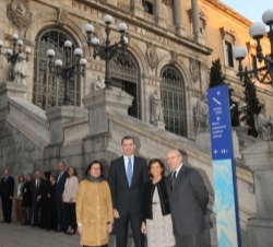 Don Felipe a su llegada a la Biblioteca Nacional junto al ministro de Educación, Cultura y Deporte, José Ignacio Wert;la directora de la Biblioteca Na